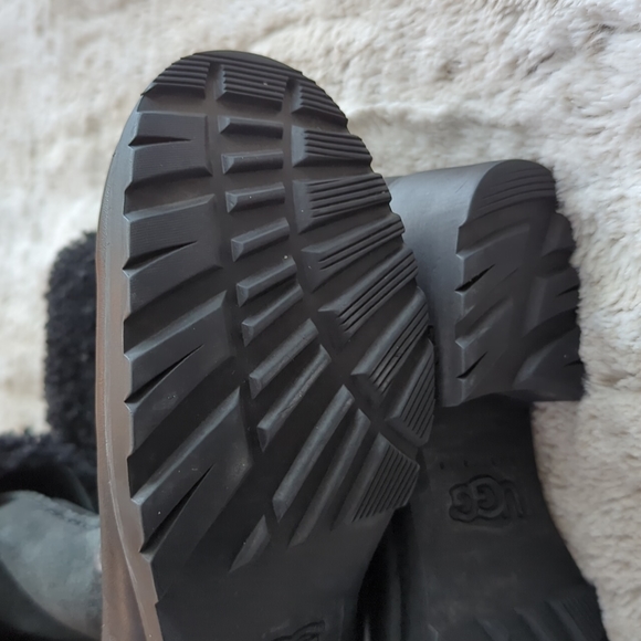 UGG Black Leather Wool Lined Edgy Moto Neutral Snow Winter Boots Womens Size 8 - Picture 10 of 10